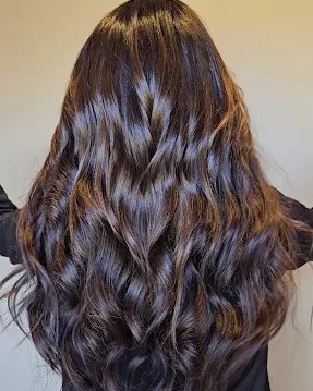 Dimensional brunette with ribboned highlights.