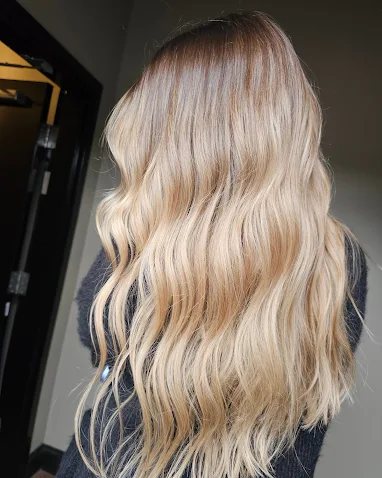 Cool dimensional blonde in loose waves.